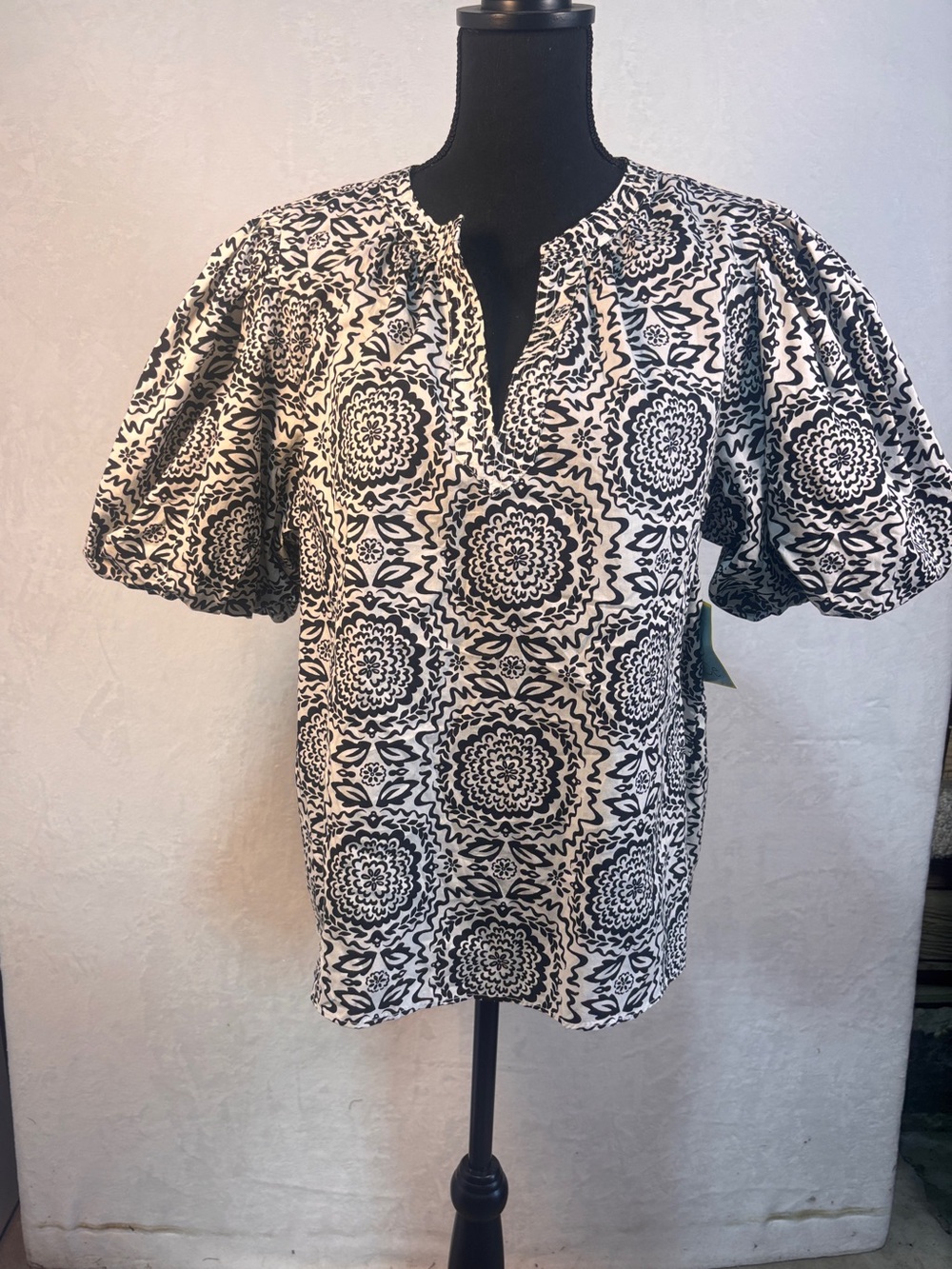 NWT CeCe Black White Medallion Puff Sleeve Top XL